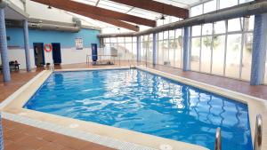 Basen w obiekcie Homes of Spain, Al Andalus Thalassa JO, Apartamento con vistas, WIFI lub w pobliżu