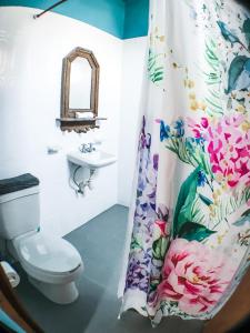 Koupelna v ubytování Colibri Hotel + 37 fotografií