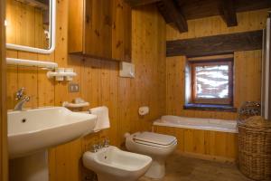 A bathroom at Mont Blanc Apartments