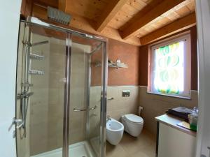 Ванна кімната в L' Ulivo Bed & Breakfast