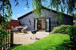 Κήπος έξω από το East Green Farm Cottages - Gardeners Cottage