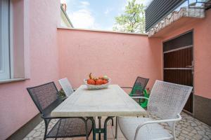 Fotografie z fotogalerie ubytování Two-Bedroom Apartment in Crikvenica XCVII v destinaci Crikvenica