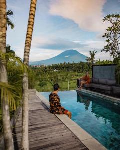 Pemandangan umum gunung atau pemandangan gunung yang diambil dari hotel