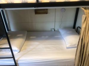 Uma cama ou camas num quarto em Simple Walk Guest House 小公寓