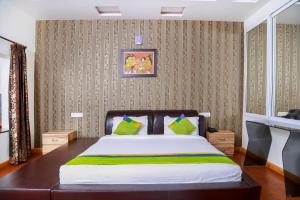 Postel nebo postele na pokoji v ubytování Yantra Resort By Spree Ooty