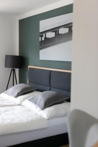 A bed or beds in a room at KRACHER Guesthouse No 6 - inklusive Pool