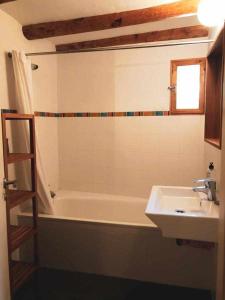 a bathroom with a bath tub and a sink at La Casa Laste in Casas de Esper