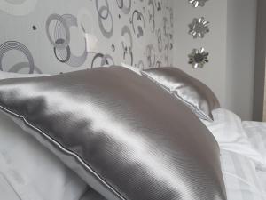 Posteľ alebo postele v izbe v ubytovaní Silver Lodge Apartments Eger