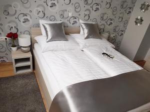 Posteľ alebo postele v izbe v ubytovaní Silver Lodge Apartments Eger