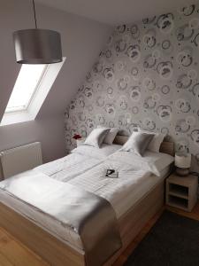 Posteľ alebo postele v izbe v ubytovaní Silver Lodge Apartments Eger