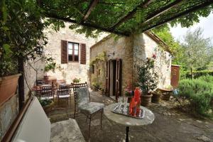 ガイオーレ・イン・キアンティにあるMastro 3のパティオ(テーブル、椅子付)