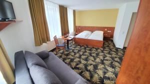 Postel nebo postele na pokoji v ubytování Hotel Der Tannenbaum + 15 fotografií