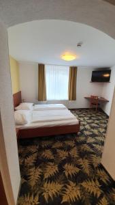 Postel nebo postele na pokoji v ubytování Hotel Der Tannenbaum