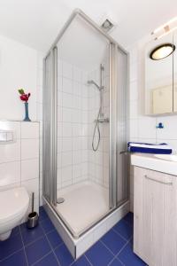 Koupelna v ubytování Ferienhaus Nordseeschnecke + 18 fotografií