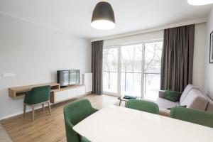 Televízia a/alebo spoločenská miestnosť v ubytovaní Marina Apartments ZOO