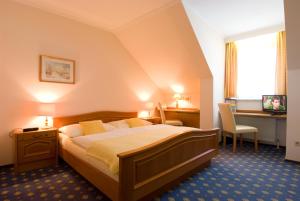 Postel nebo postele na pokoji v ubytování Hotel Biedermeier Hof