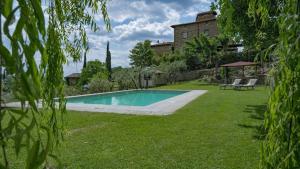 a swimming pool in the yard of a house at Trifoglio in Gaiole in Chianti
