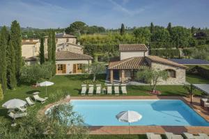 an aerial view of a house with a swimming pool at Villa di Capannole 12 in Bucine