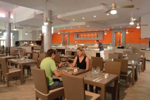 Restaurace v ubytování Riu Lupita - All Inclusive