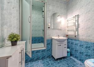 Koupelna v ubytování Mieszkanie Polonia - ACCO RENT + 5 fotografií