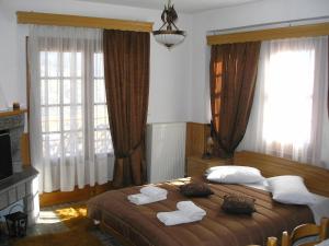 A bed or beds in a room at La Petri Studios with Fireplace & View
