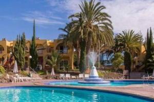 Bazén v ubytovaní Tisalaya Park stay, cosy apartment in Maspalomas alebo v jeho blízkosti