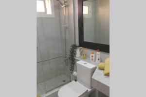 Kúpeľňa v ubytovaní Tisalaya Park stay, cosy apartment in Maspalomas
