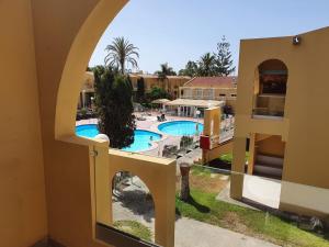 Bazén v ubytovaní Tisalaya Park stay, cosy apartment in Maspalomas alebo v jeho blízkosti