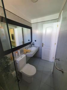 Kúpeľňa v ubytovaní Tisalaya Park stay, cosy apartment in Maspalomas
