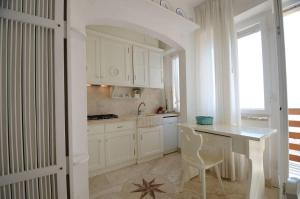 Η κουζίνα ή μικρή κουζίνα στο Le Finestre