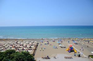 A beach at or near A villát