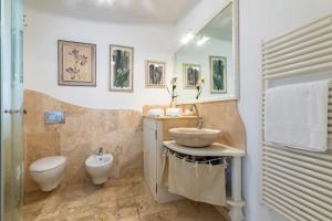 Ένα μπάνιο στο Iris +17 φωτογραφίες