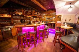 Lounge nebo bar v ubytování Alpines Lifestyle Hotel Tannenhof