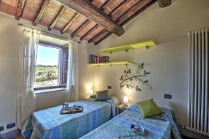 two beds in a room with a window at La Rana in Gaiole in Chianti +21 photos