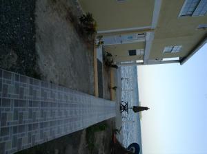 a room with a wall with a white net on it at Haynes Cay View in San Andrés