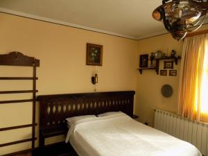 En eller flere senge i et værelse på Dona Guest House - Horse Riding