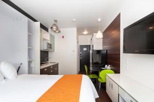 Кухня или мини-кухня в Micro Boutique Living Antigonish
