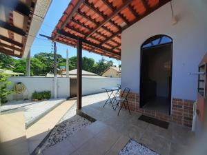 a patio with awning and a table and chairs at Casinha do Trapiche in Penha