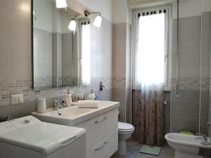 A bathroom at CASAVIVA - Casa Vacanze Betti a Rapallo con terrazza