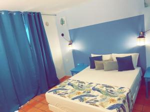 Postel nebo postele na pokoji v ubytování Résidence de la baie 2 - BLEU SOLEIL TARTANE