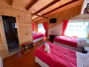 Postel nebo postele na pokoji v ubytování Cabañas y Hostal Isla Mágica