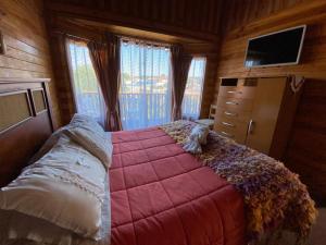Postel nebo postele na pokoji v ubytování Cabañas y Hostal Isla Mágica