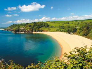 a view of a sandy beach with the ocean at The Borrowers in Dartmouth