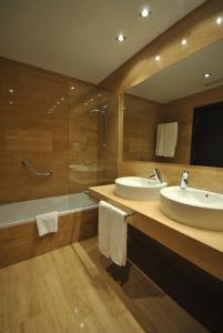 Un baño de Hotel Hyltor