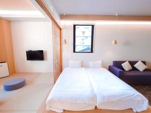 Postel nebo postele na pokoji v ubytování Hotel Imagine Kyoto