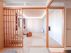 Postel nebo postele na pokoji v ubytování Hotel Imagine Kyoto
