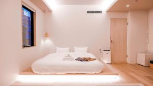 Postel nebo postele na pokoji v ubytování Hotel Imagine Kyoto