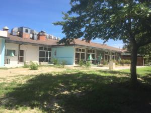 Budova, kde se aparthotel nachází