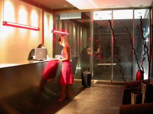 a woman standing at a counter with a laptop at Hotel Hyltor in Archena