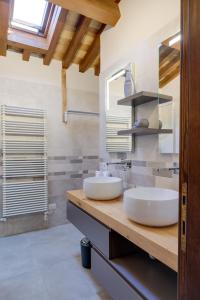Koupelna v ubytování Ca' Gremal - Casa vacanze tra le colline del Garda - Calmasino di Bardolino
